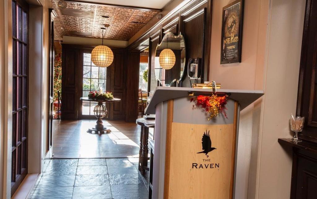 Resort The Raven